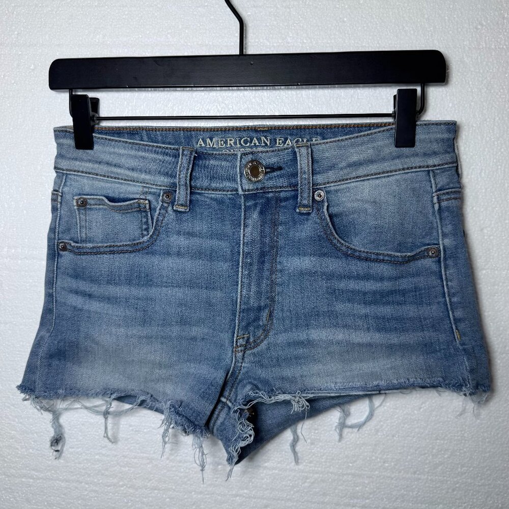 American Eagle Size 6 Hi-Rise Shortie Raw Hem Medium Wash Denim Shorts Stretchy